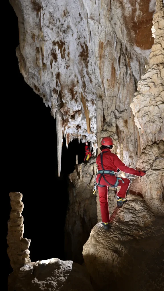 Caving trail "Le vertige souterrain" of the Aven d'Orgnac
